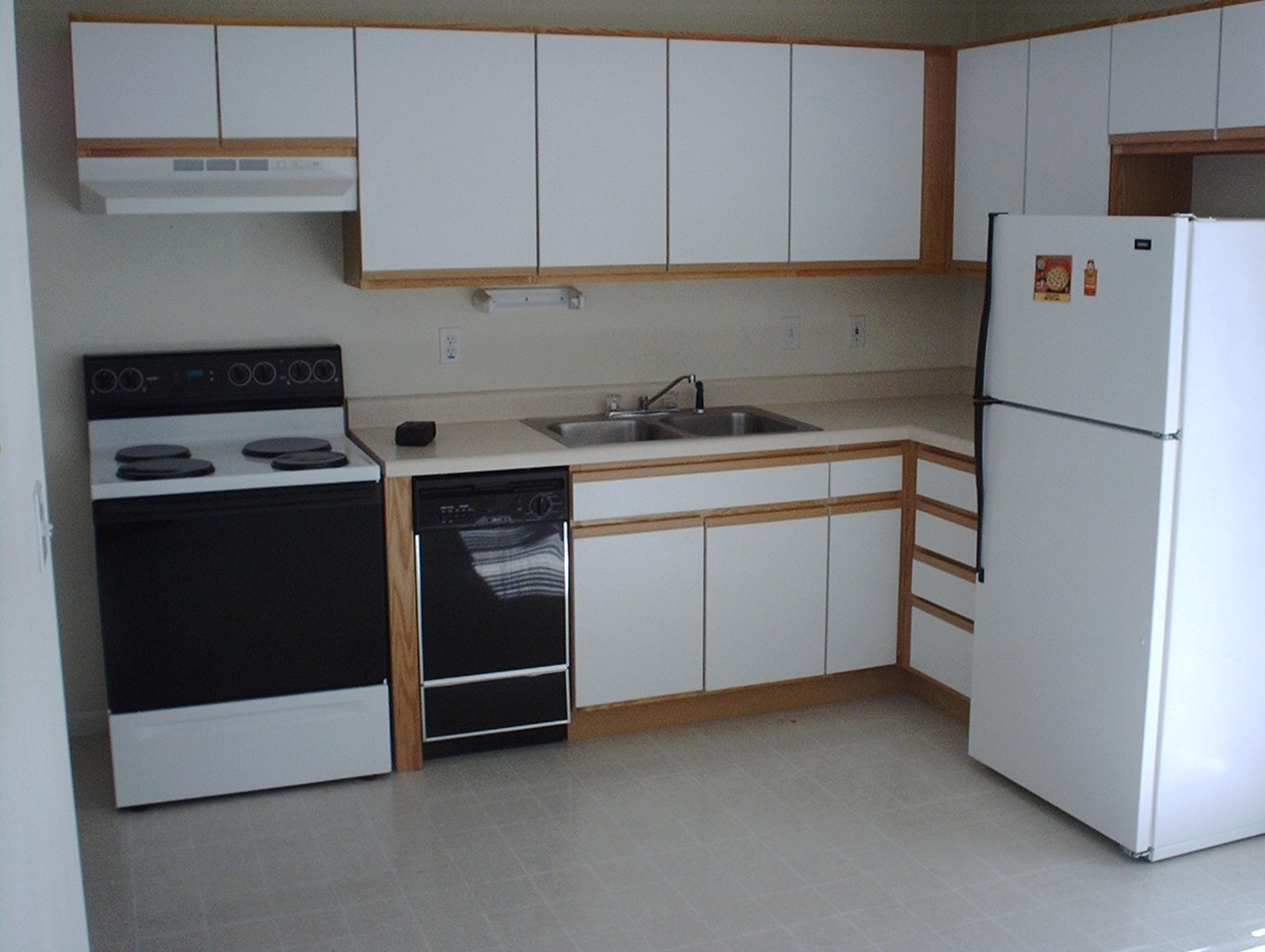 KitchenApt92.JPG