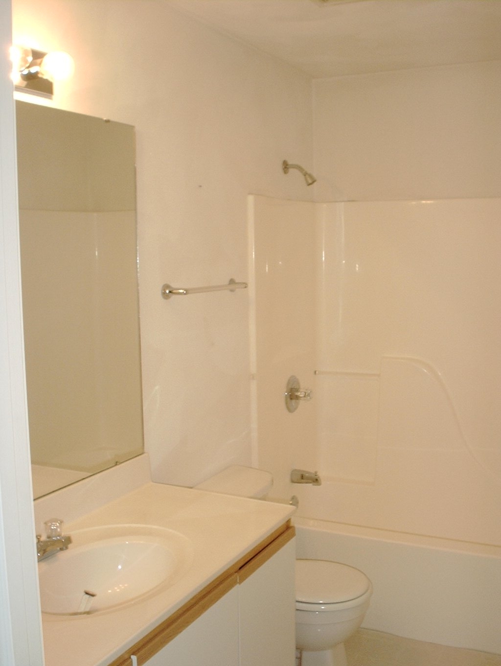 MasterBathApt9.JPG